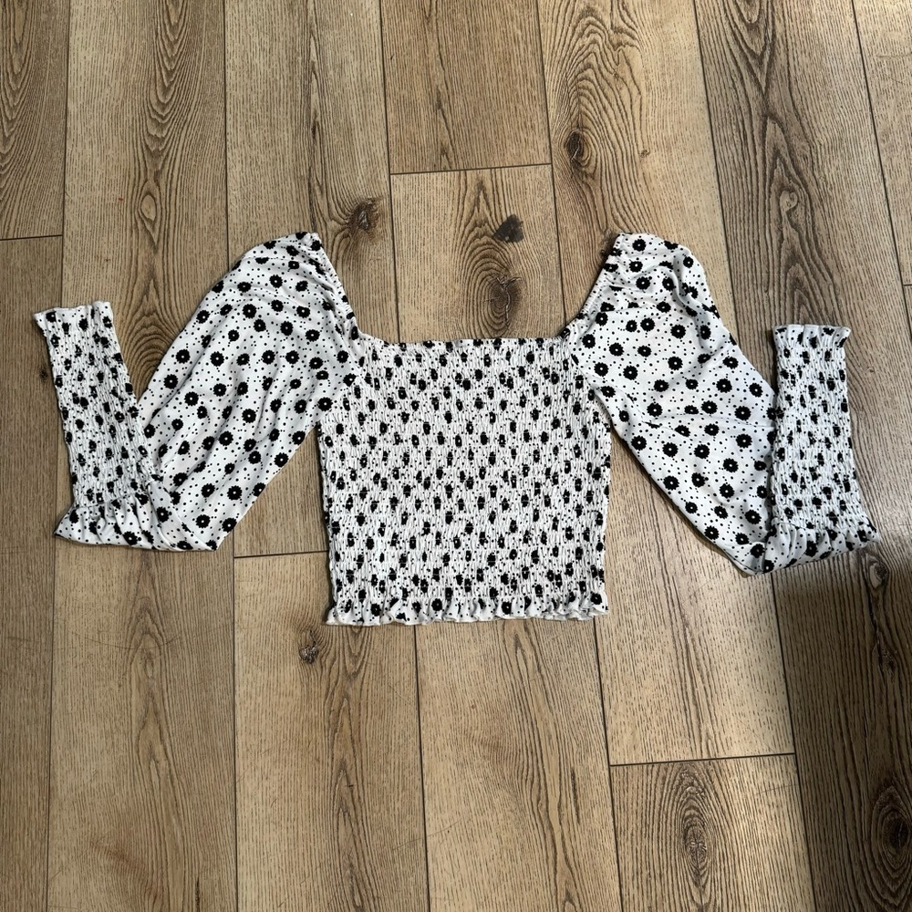 Mi Ami white polka dot flowered stretchy crop top with long sleeves, M. - Picture 7 of 9